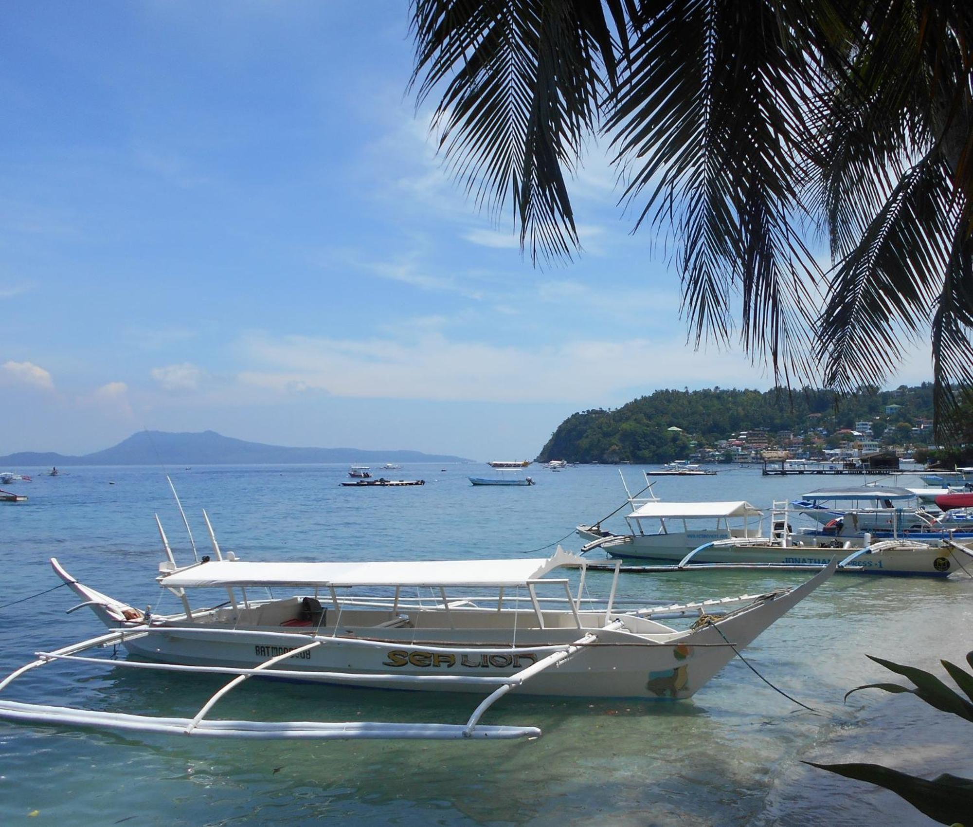 Out Of The Blue Resort Puerto Galera Exterior foto