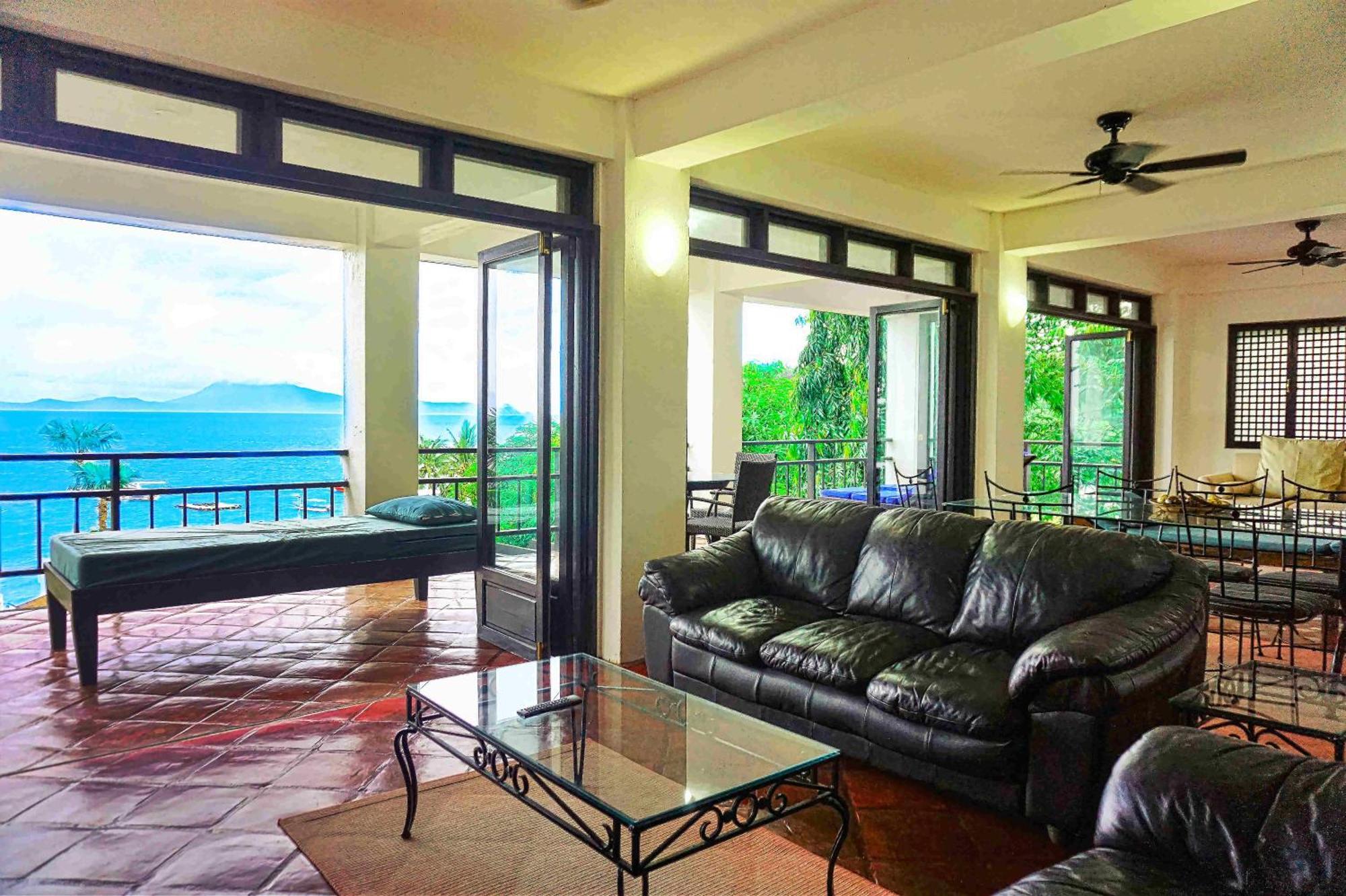 Out Of The Blue Resort Puerto Galera Exterior foto