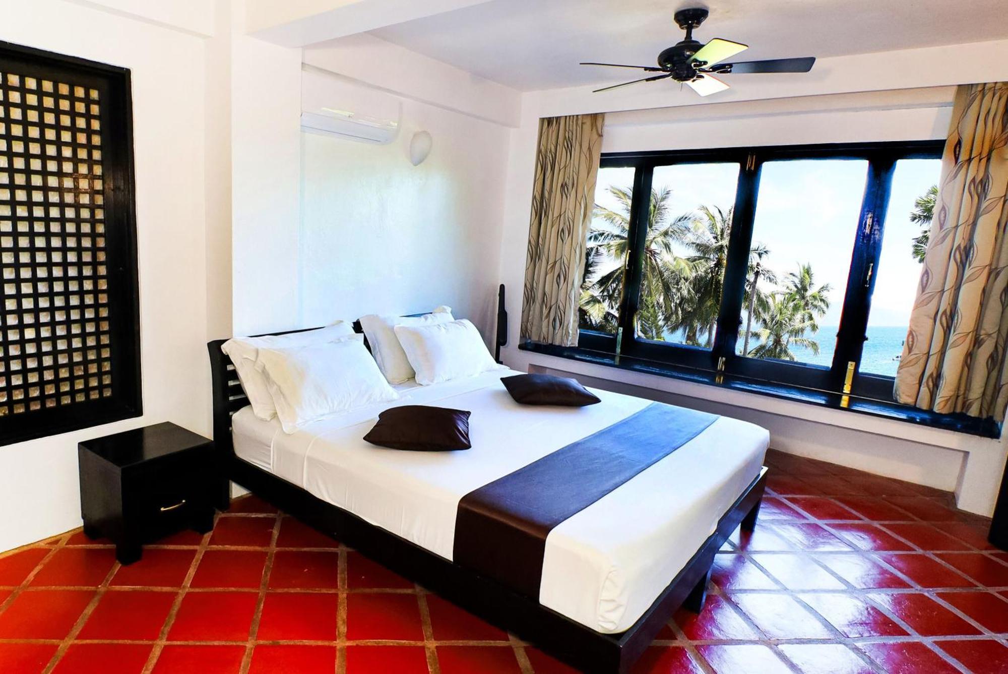 Out Of The Blue Resort Puerto Galera Zimmer foto