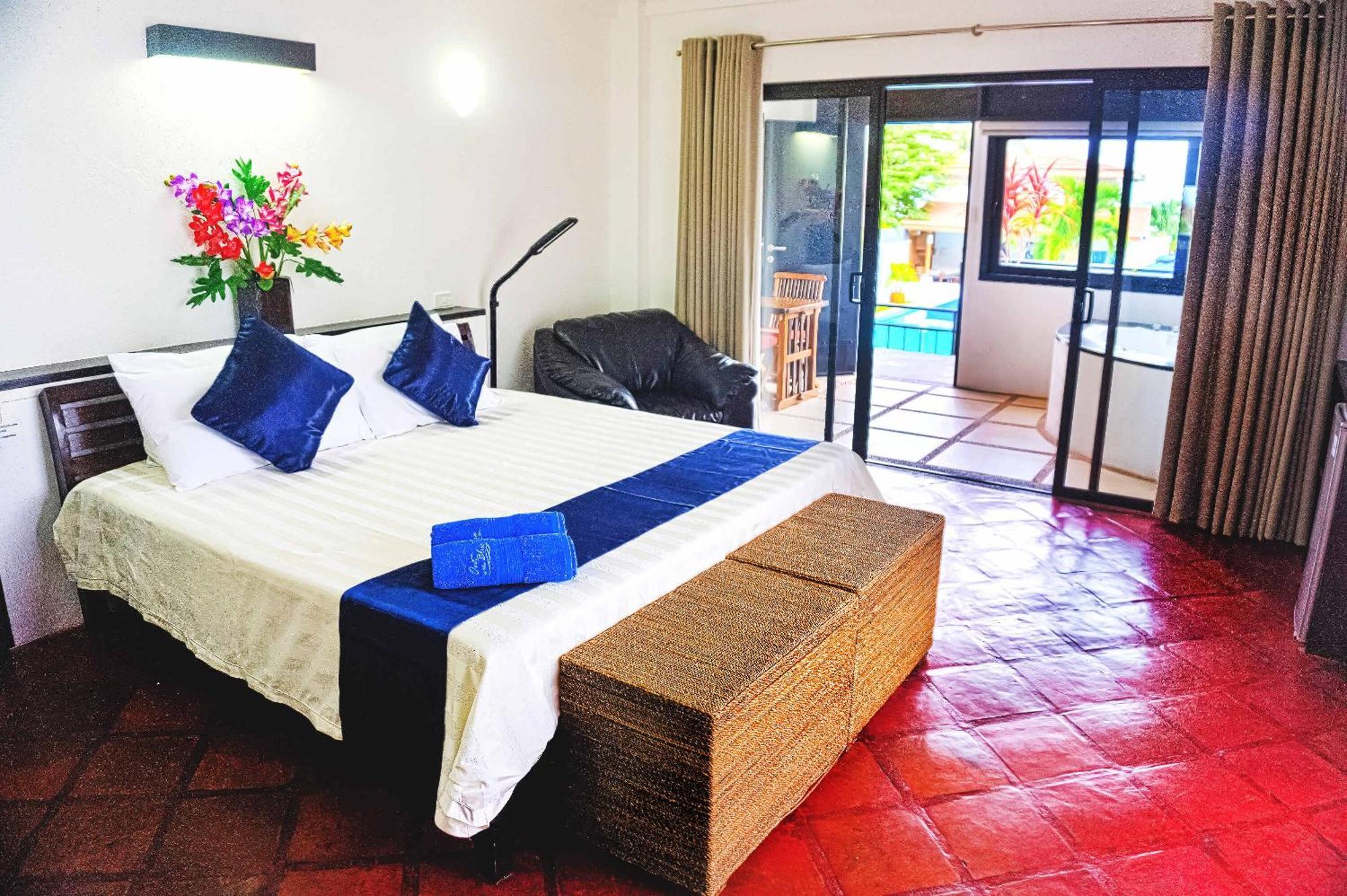Out Of The Blue Resort Puerto Galera Zimmer foto