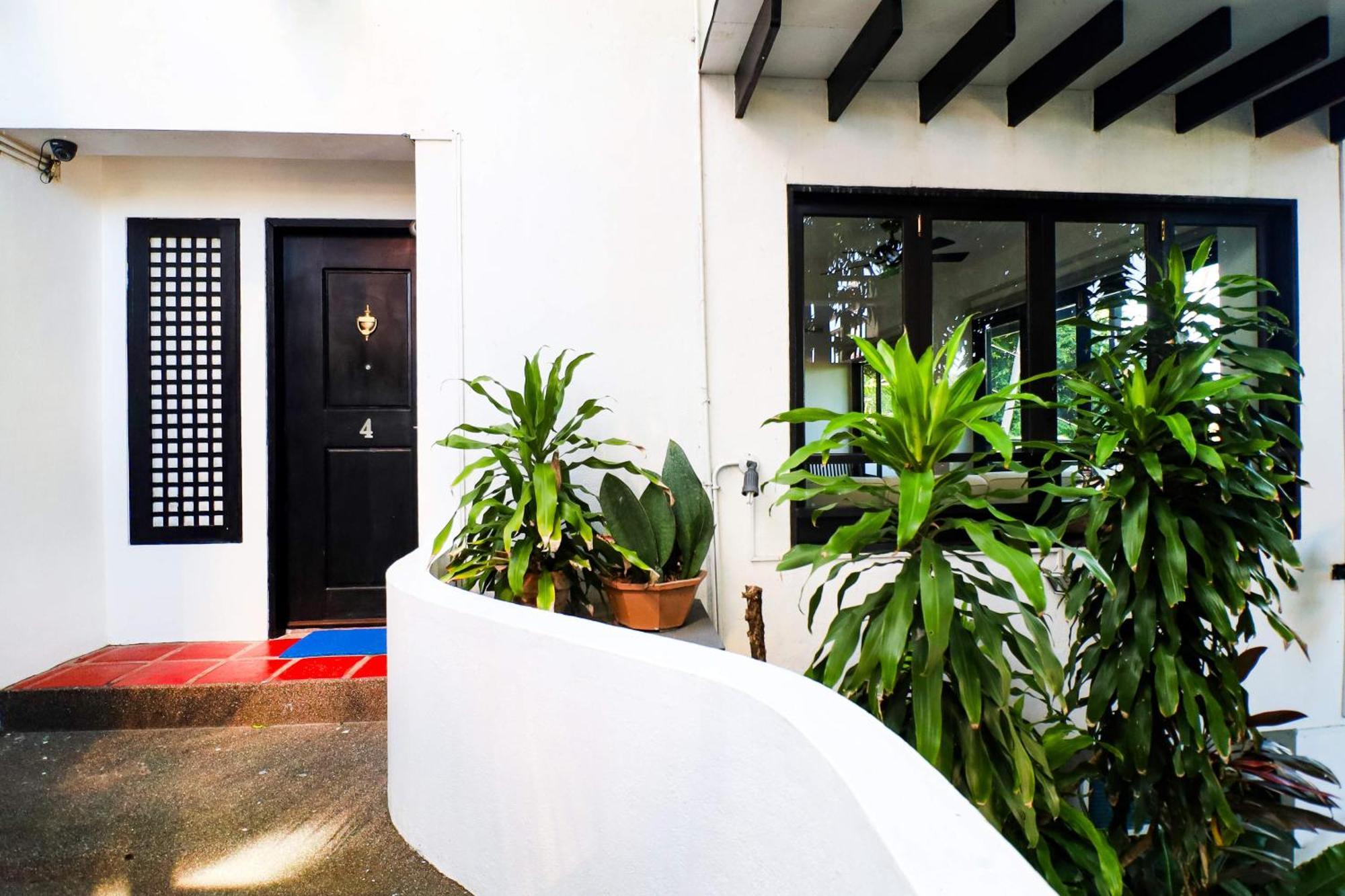 Out Of The Blue Resort Puerto Galera Exterior foto