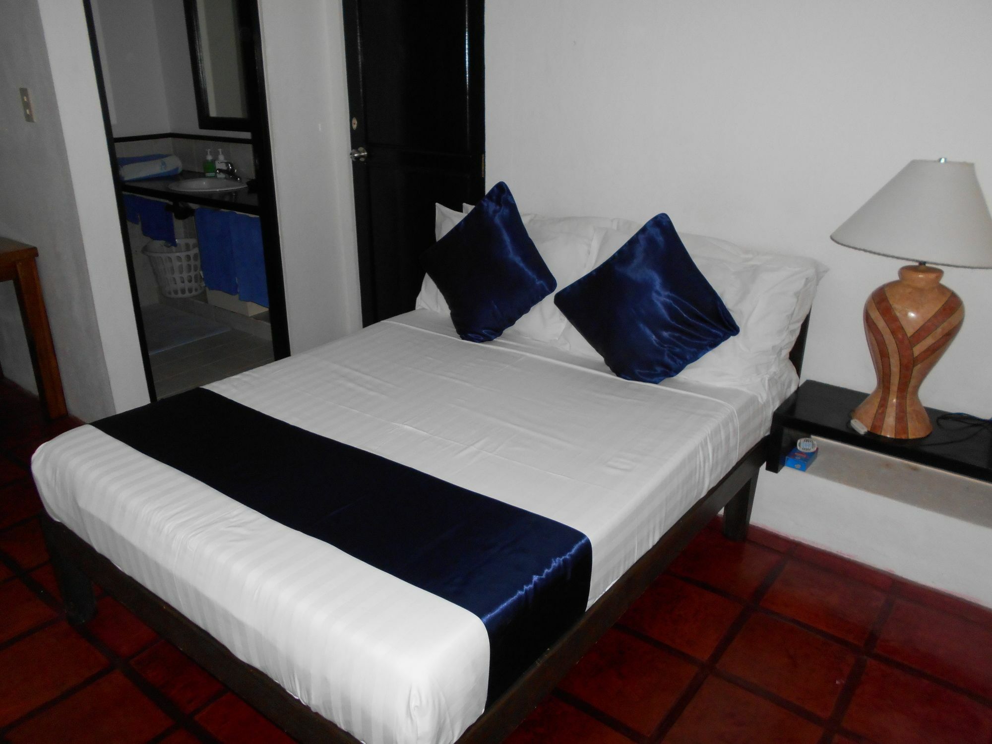 Out Of The Blue Resort Puerto Galera Exterior foto